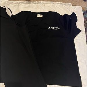 Black short sleeve scrub set in XL